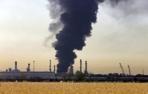 شنیده شدن صدای دو انفجار در اطراف میدان نفتی العمر در شرق دیر الزور