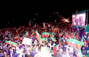 تظاهرات حامیان عمران‌خان در پاکستان علیه توطئه خارجی +فیلم

