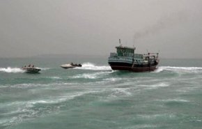  توقیف ۲ فروند شناور حامل۷۰ هزار لیتر سوخت قاچاق در آب‌های جاسک