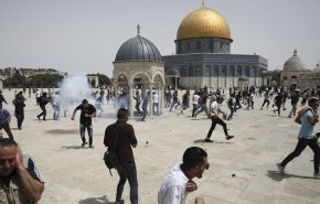 درگیری دوباره صهیونیست ها با فلسطینیان در مسجدالاقصی/ زخمی شدن ۱۵ فلسطینی و ۵ شهرک‌نشین در درگیری‌های امروز 