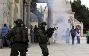 یورش صهیونیست ها به نمازگزاران فلسطینی در مسجد الاقصی ادامه دارد