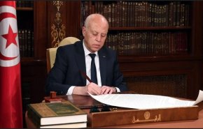 الرئيس التونسي يمنح نفسه حق تعيين أعضاء هيئة الانتخابات التونسية بمرسوم