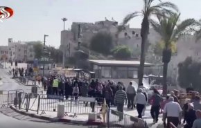 فلسطینی ها آخرین نماز جمعه ماه رمضان را در مسجد الاقصی برپا کردند+ فیلم