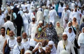 مغربي يتوجّه إلى الحج سيراً على الأقدام!
