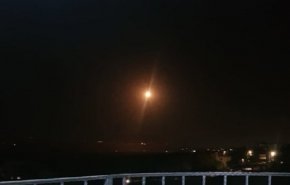 جنوب لبنان يشاهد القنابل المضيئة لمناورة الاحتلال