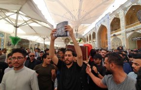 شاهد: وصول جثمان الشاعر مظفر النواب الى النجف الاشرف لمواراته الثرى
