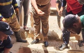 شاهد.. انقاذ رجل خمسيني وقع بحفرة في صلاح الدين