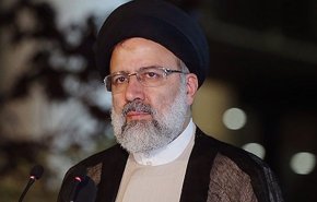 رئیس‌جمهور در محل حادثه متروپل آبادان حضور یافت