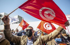 تونس: إلغاء تدريجي لدعم الغذاء والمحروقات وإيقاف التوظيف في الحكومة