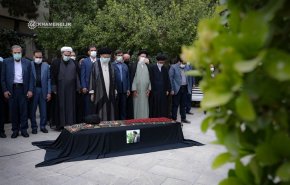رهبر انقلاب بر پیکر حجت‌‌‌الاسلام دعایی نماز میت اقامه کردند
