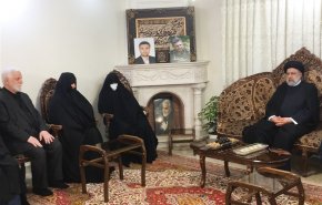دیدار رئیسی با خانواده شهید صیاد خدایی