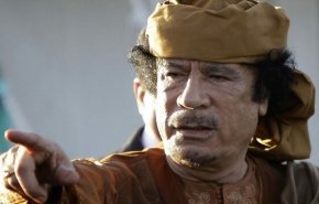 جثة القذافي تطفو ثانية.. فيديو مريب من الصحراء!