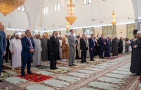 بشار اسد نماز عید قربان را در شهر حلب اقامه کرد +عکس