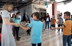 بالصور.. أسماء الأسد تزور دار الأيتام في حلب