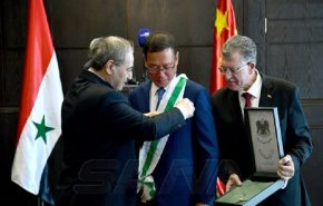 الرئيس السوري يمنح السفير الصيني بدمشق وسام الاستحقاق السوري من الدرجة الممتازة