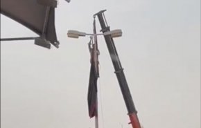 قوات النظام البحريني تزيل مظاهر عاشوراء من منطقة عالي