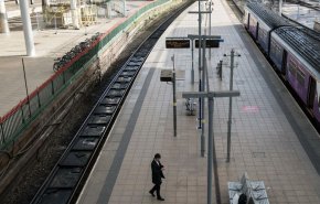اعتصاب کارکنان راه آهن حمل و نقل در انگلیس را فلج کرده است