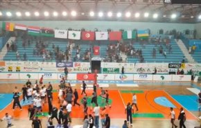 شاهد.. اعتداء على لاعبي منتخب مصر في تونس