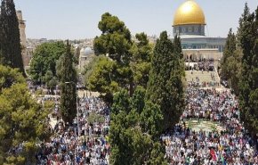 مشارکت ۵۰ هزار فلسطینی در نماز جمعه مسجد الاقصی
