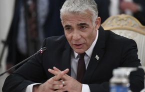 لبيد يعترف بدور إسرائيلي في إفشال مفاوضات إلغاء الحظر ويصفه بالناجح

