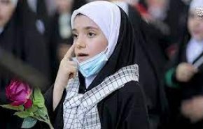 طنین سرود سلام فرمانده این بار با صدای زوار اربعین در مسجد کوفه عراق+ ویدیو