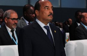 رئيس موريتانيا السابق يغادر إلى باريس