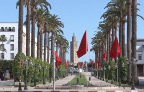 'هآرتس': اقتصاد المغرب يغرق ومحمد السادس يفضل أضواء باريس الساطعة