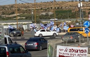 انتشار مكثف للمستوطنين واختناقات مرورية في محيط نابلس
