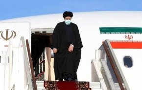 آیت‌الله رئیسی وارد آستانه شد