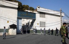 شرایط در زندان اوین عادی است/ امکان تماس زندانیان با خانواده هایشان مهیاست / 8 مجروح بر اثر آتش سوزی