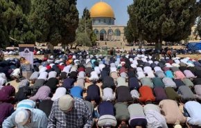 ده ها هزار فلسطینی نماز جمعه را در اقصی برگزار کردند