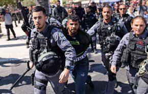 حمله یک شهرک‌نشین صهیونیست به دانشجویان دختر فلسطینی