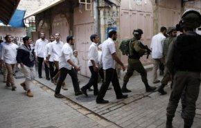 إصابة 4 فلسطينيين بعد اعتداء المستوطنين عليهم في الخليل
