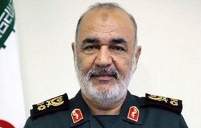 سرلشکر سلامی: جوانان پای انقلاب ایستاده اند/ پاسخ شرارت دشمنان را در زمان مناسب خواهیم داد