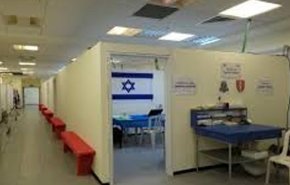 رژیم صهیونیستی پزشک فلسطینی را به خاطر دادن کیک به کودک مجروح فلسطینی اخراج کرد