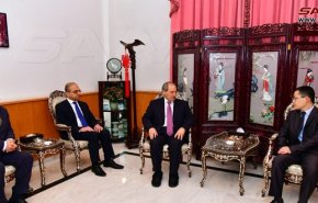 المقداد وشعبان يقدّمان التعازي بوفاة جيانغ زيمين