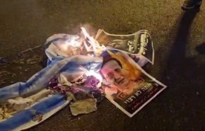 بحرینی‌ها تصویر هرتزوگ و پرچم رژیم صهیونیستی را به آتش کشیدند