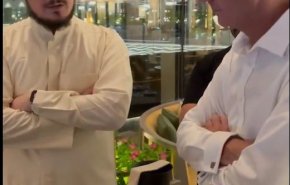 گوش دادن ستاره لیورپول به نوای قرآن