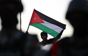تقرير عما يسود في الأردن بعد مقتل ضابط وإصابة 49 رجل أمن باحتجاجات شعبية