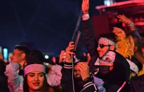 شاهد.. موقع بريطاني يكشف فضائح مهرجان 