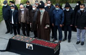اقامه نماز رهبر انقلاب بر پیکر یار دیرین و صدیق انقلاب عباس شیبانی