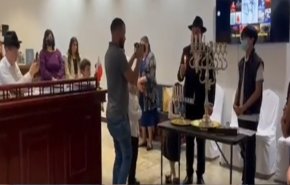 مستوطنون صهاينة يصلون المنامة للاحتفال بعيد 