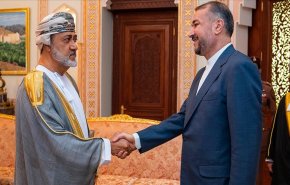 عبداللهيان يسلم سلطان عمان رسالة من الرئيس الإيراني..هذا مضمونها