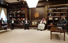 محافظ البنك المركزي الايراني یصل الدوحة