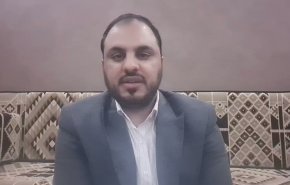 صحافي يمني يوضح كيف قرارات حكومة المرتزقة تسبب بمعاناة اليمنيين