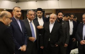 ادای احترام وزیر خارجه به مقام شهدای مقاومت در لبنان+ ویدیو