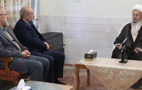 آية الله مكارم شيرازي: الدول الغربية لا تخضع لأي قانون أخلاقي