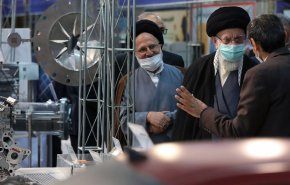 بازدید سه ساعته رهبر معظم انقلاب از نمایشگاه توانمندی‌های صنعتی + عکس