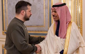 وزیر خارجه سعودی در دیدار با زلنسکی: ما خواهان پایان مسالمت‌آمیز بحران اوکراین هستیم