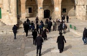 حمله شهرک‌نشینان صهیونیست به مسجدالاقصی و بازداشت فلسطینیان